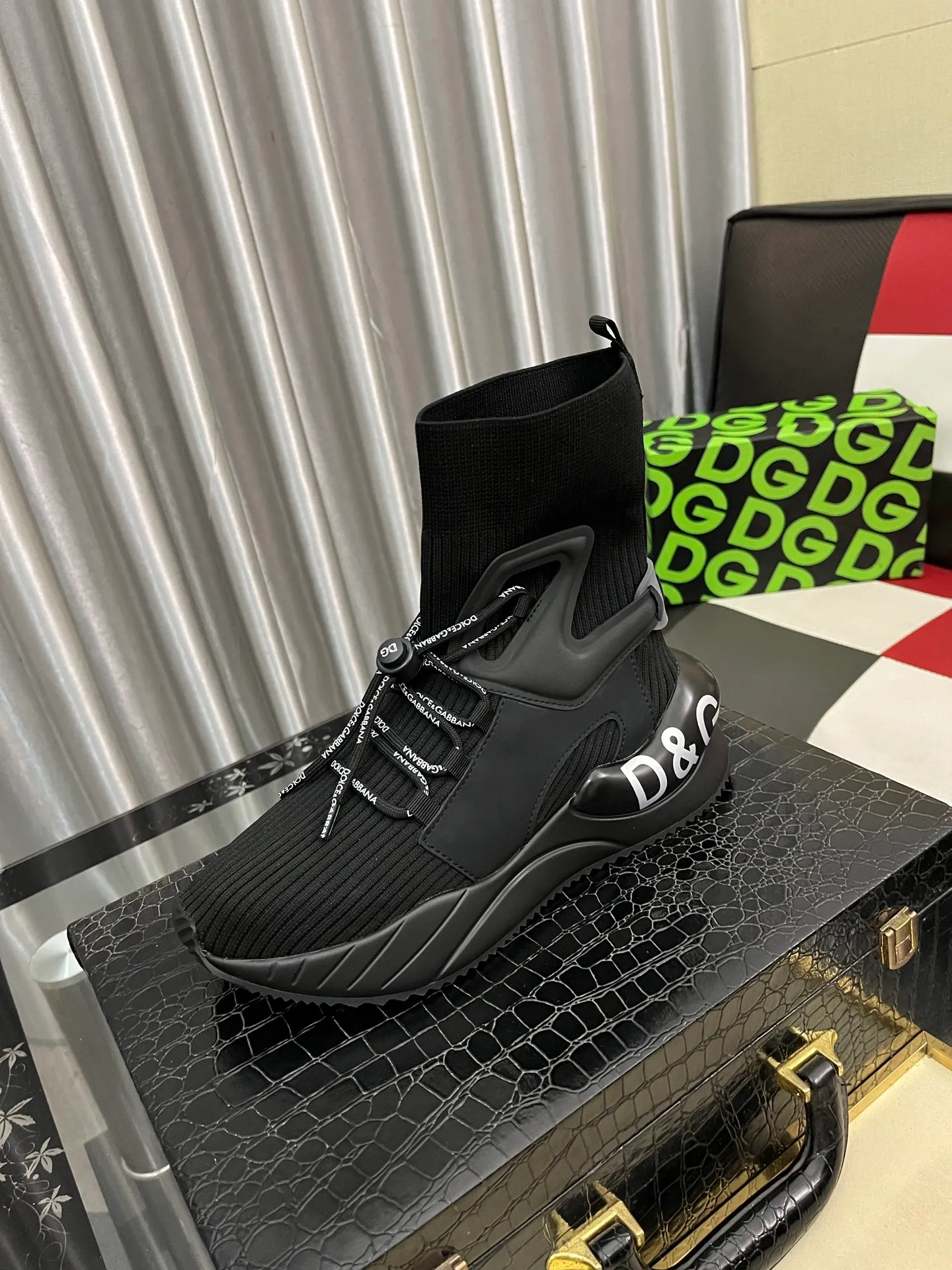 Men's men's shoes💰420⌚️⌚️New DG Dolce & Gabbana high-end couple's sports and casual shoes, imported cowhide, multiple material splicing design➕Imported cowhide lining, cowhide feet➕original TPR elastic outsole. Size: 35-46